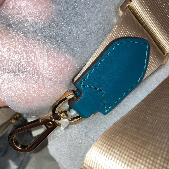 Michael Kors NWT Kenley Tote with matching wallet. - Picture 7 of 10